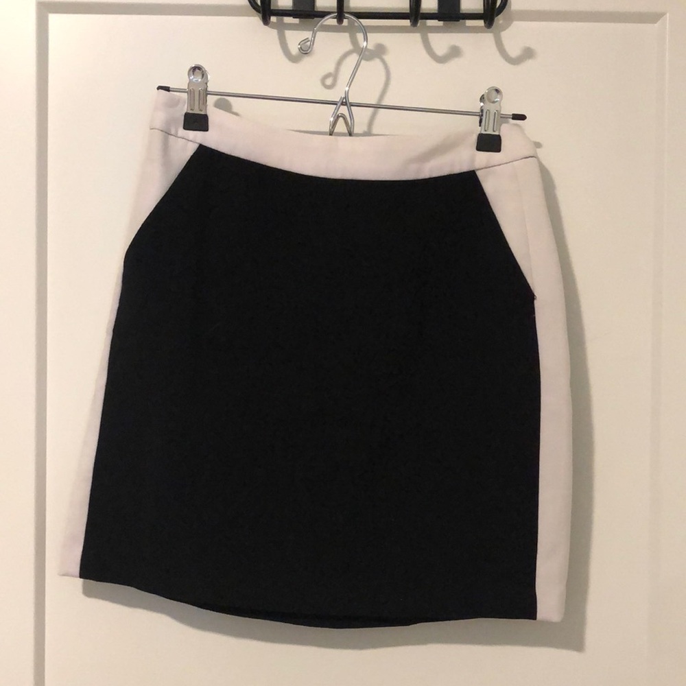 Banana Republic Black and White Color Block Skirt Size: 0